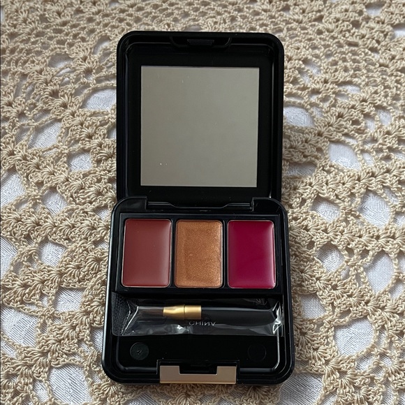 Mary Kay Other - NWT Mary Kay Elegant Lip Palette with Mirror